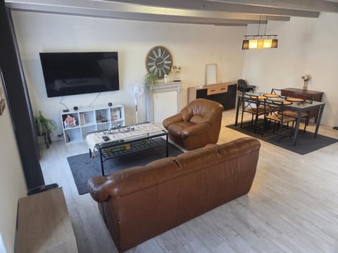 Property building, Communal lounge/ TV room, Living room