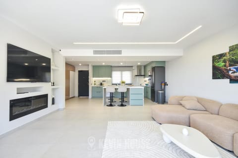 Communal lounge/ TV room, TV and multimedia, Kitchen or kitchenette, Living room, Seating area