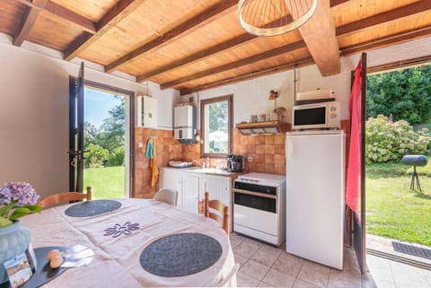 Property building, Kitchen or kitchenette, Living room