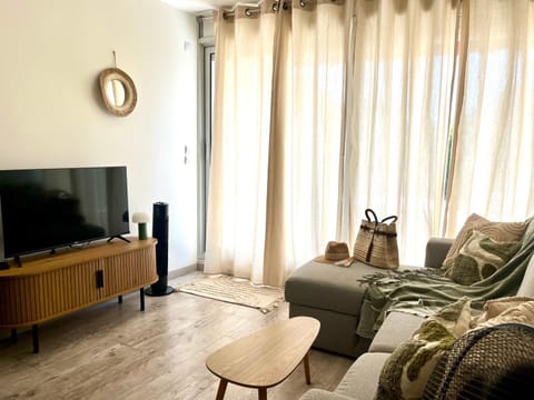 Communal lounge/ TV room, TV and multimedia, Living room, Seating area