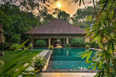 Restaurant/places to eat, Garden, Swimming pool