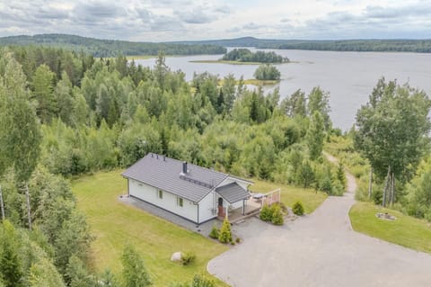 Property building, Neighbourhood, Natural landscape, Bird's eye view, Lake view
