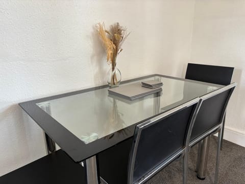 2 Bed Apartment Near Yeovil Hospital & Leonardo Apartment in Yeovil