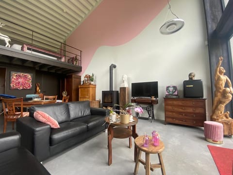 TV and multimedia, Seating area