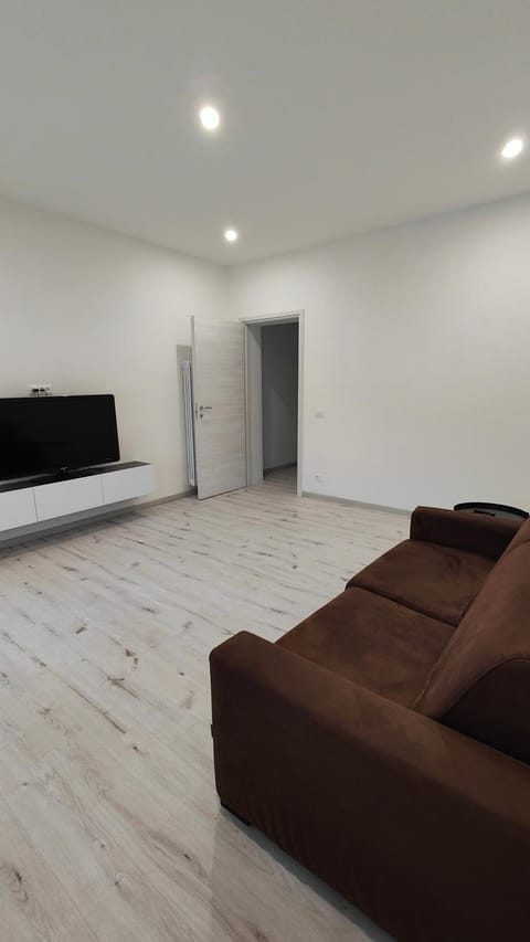 Communal lounge/ TV room, TV and multimedia, Living room, Seating area