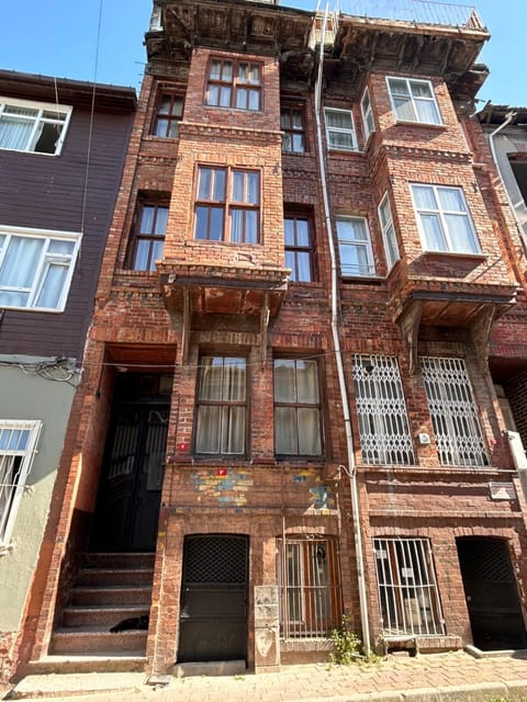 Property building, Day