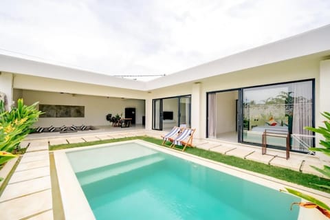Patio, Pool view, Swimming pool, sunbed