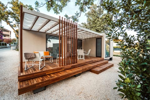 Property building, Seating area