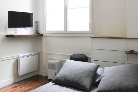 Nice studio with Wifi near Montparnasse Apartment in Paris