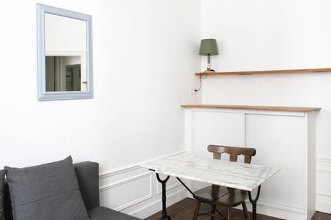 Nice studio with Wifi near Montparnasse Apartment in Paris