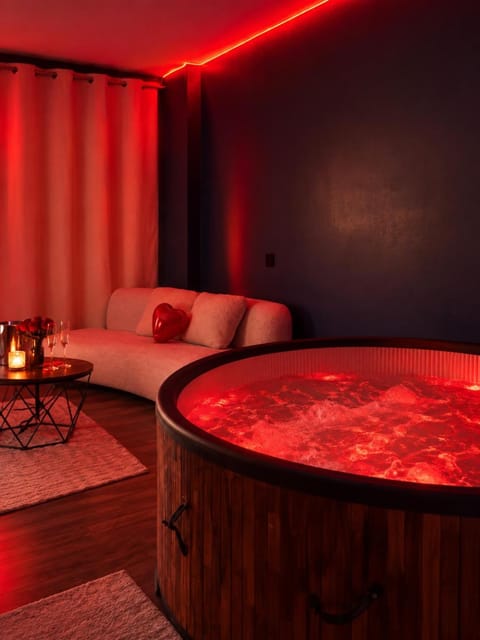 Hot Tub, Living room