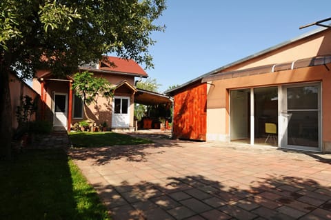 Facade/entrance, Balcony/Terrace