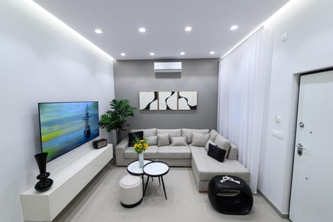 TV and multimedia, Living room, Seating area, air conditioner