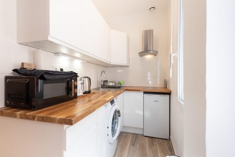 Kitchen or kitchenette, Living room