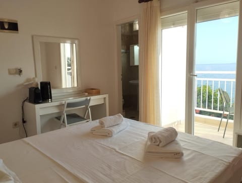 Bed, View (from property/room), Photo of the whole room, Bedroom, Sea view