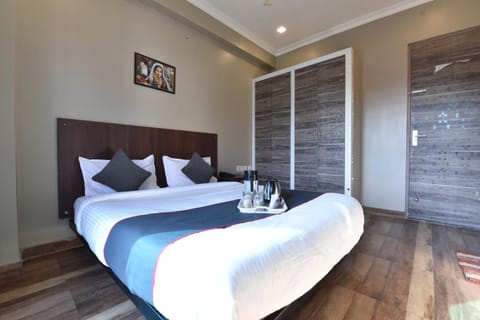 Bed, Photo of the whole room, Bedroom, wardrobe