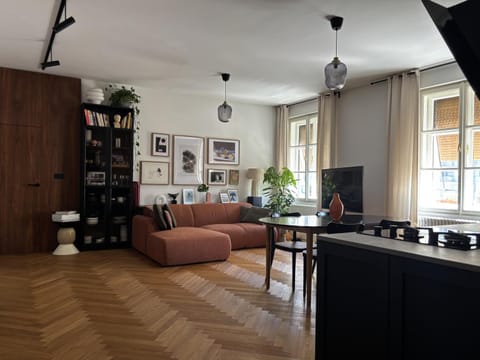 TV and multimedia, Living room, Seating area