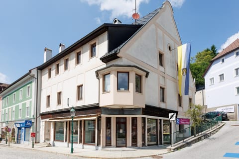 Property building, Day, Neighbourhood