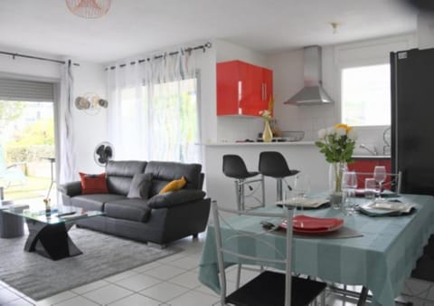 Kitchen or kitchenette, Living room, Dining area