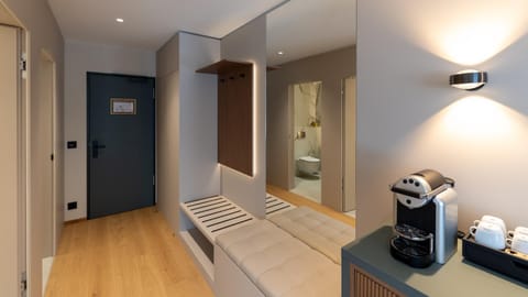 Coffee/tea facilities, Seating area