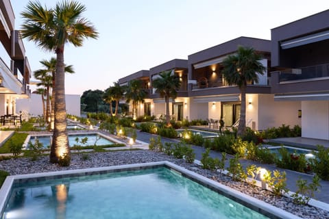 Property building, Garden, Swimming pool