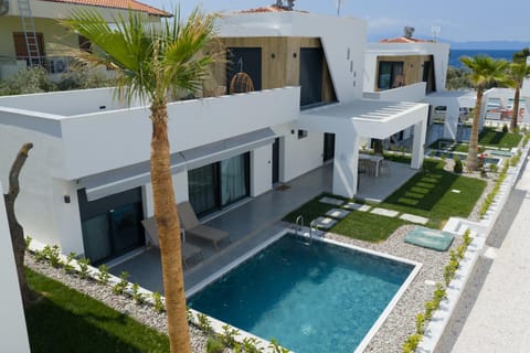 Property building, Natural landscape, Pool view, Swimming pool