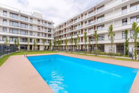 Property building, Day, Swimming pool, Swimming pool