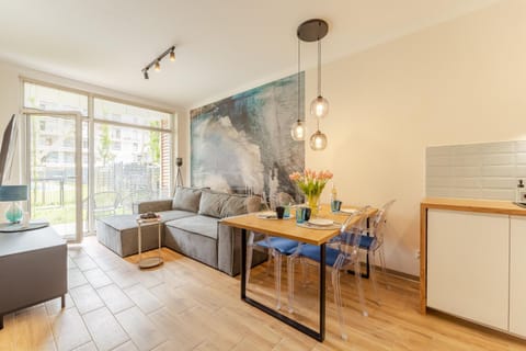 Kitchen or kitchenette, Living room, Seating area, Dining area