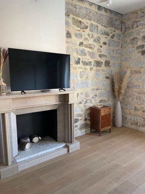 TV and multimedia, fireplace