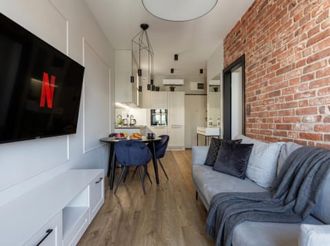 TV and multimedia, Kitchen or kitchenette, Living room, Seating area, Dining area