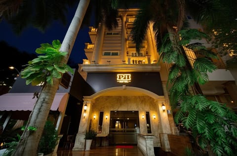 Property building, Facade/entrance, Night