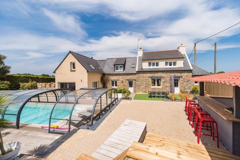 Property building, Pool view, Swimming pool, sunbed