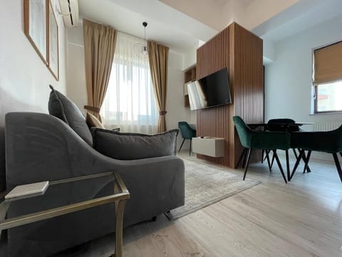 Communal lounge/ TV room, Bed, TV and multimedia, Living room, Photo of the whole room, Seating area, Dining area, Evening entertainment, Bedroom