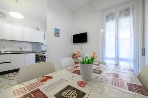 TV and multimedia, Kitchen or kitchenette, Dining area