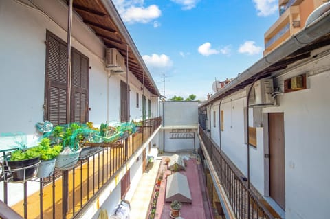 Property building, Neighbourhood, Balcony/Terrace