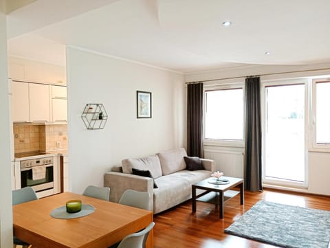 Kitchen or kitchenette, Living room, Seating area, Dining area, pet friendly, stove
