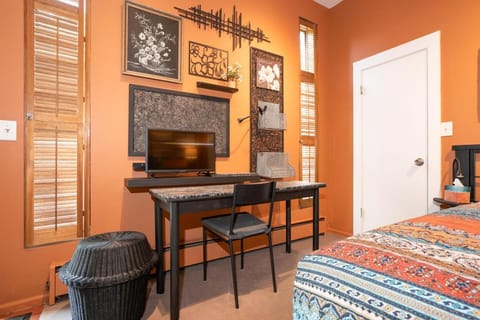 Boho Studio on 8th Ave West Queen Anne, Seattle Apartment in Queen Anne