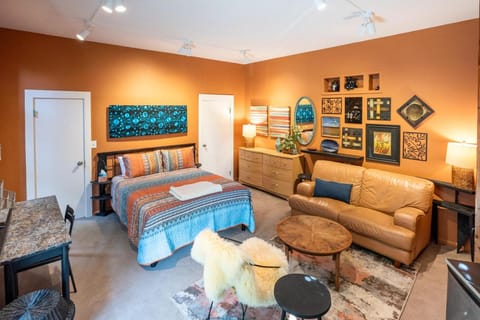 Boho Studio on 8th Ave West Queen Anne, Seattle Apartment in Queen Anne