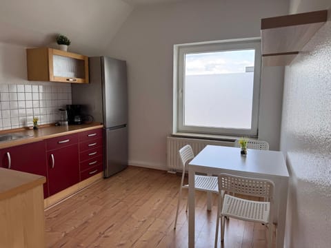 Kitchen or kitchenette, Dining area, oven, stove