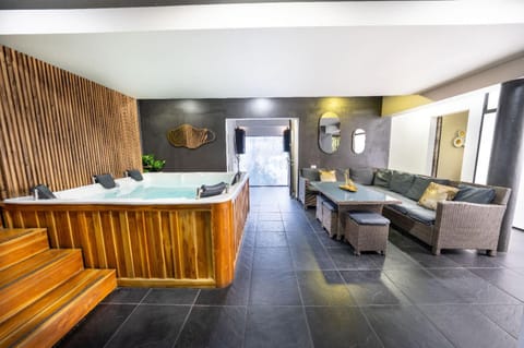 Hot Tub, Hot Tub, Living room