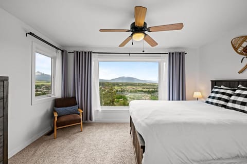 838B Wapiti Dr House in Fraser