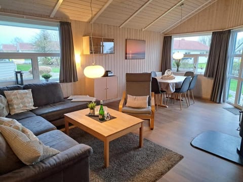 Living room, pet friendly
