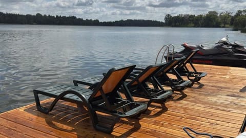 Domki na wodzie Houseboaty Docked boat in Lithuania