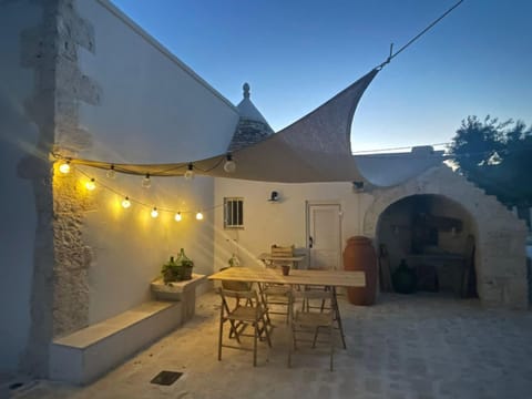 Property building, Patio, Balcony/Terrace, Dinner