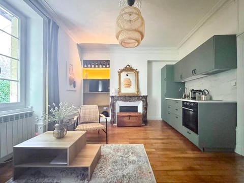 Kitchen or kitchenette, Living room