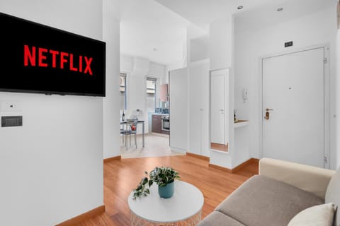 TV and multimedia, Living room, Evening entertainment