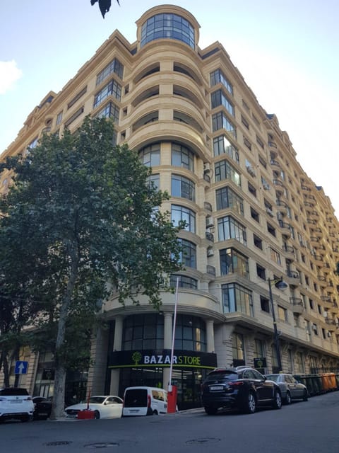 Property building, Day, Neighbourhood, City view, Street view, Location, Parking