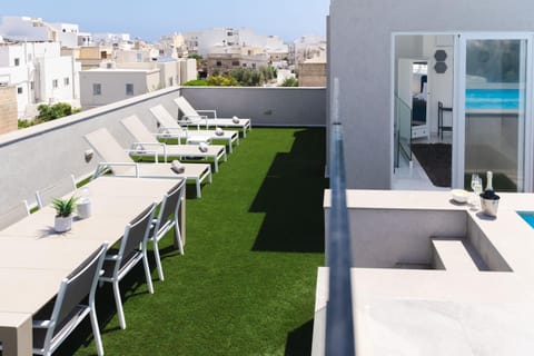 Villa Ixoria Unit 2 w Rooftop Pool by Arco Collection Villa in Saint Julians