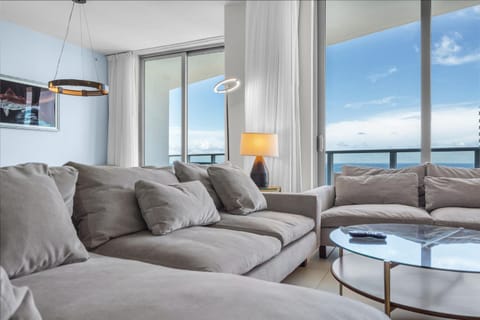 Luxury Penthouse 4 BDR with Resort Amenities House in Hollywood Beach