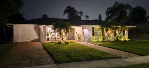 Family Pool Home Close to Naples' Best Beaches Villa in Naples